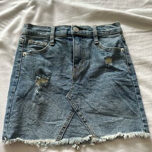 Cat & Jack Girl’s Size S (6/6X) Blue Denim Jean Skirt Raw Hem.Super Stretchy